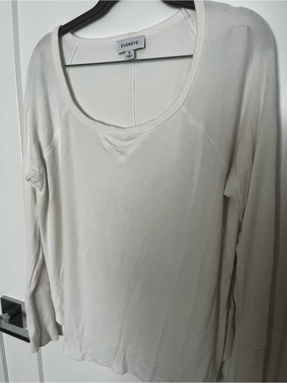 Evereve White Scoop Neck Long-Sleeve Tee